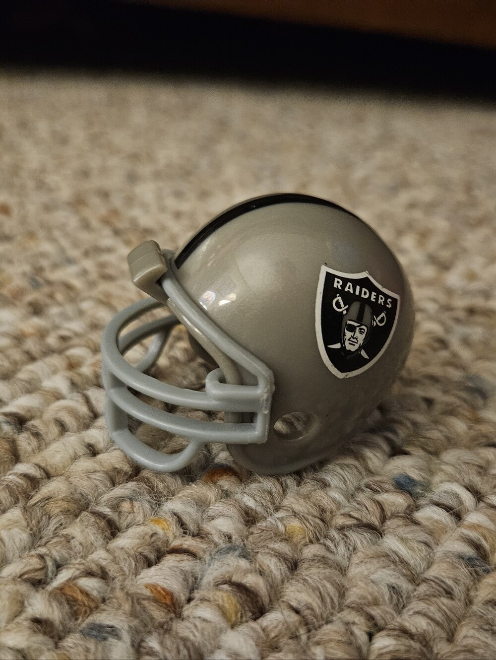 Riddell Las Vegas Raiders Mini Football Helmet